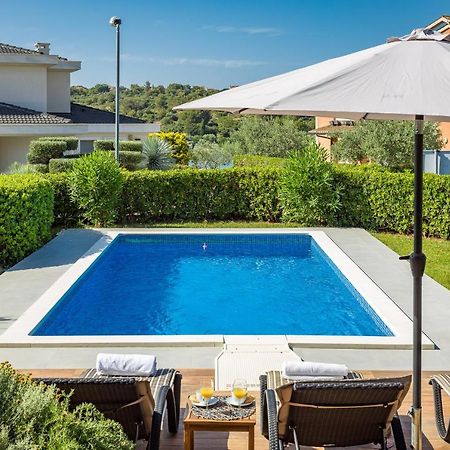 Lovely Istrian Apartment With A Private Swimming Pool And A Charming Garden Banjole Zewnętrze zdjęcie
