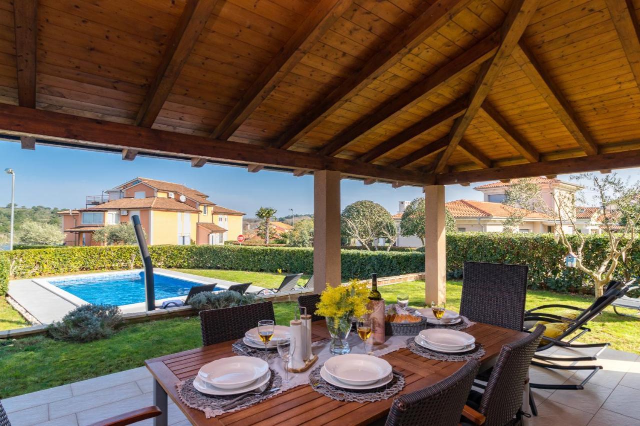 Lovely Istrian Apartment With A Private Swimming Pool And A Charming Garden Banjole Zewnętrze zdjęcie