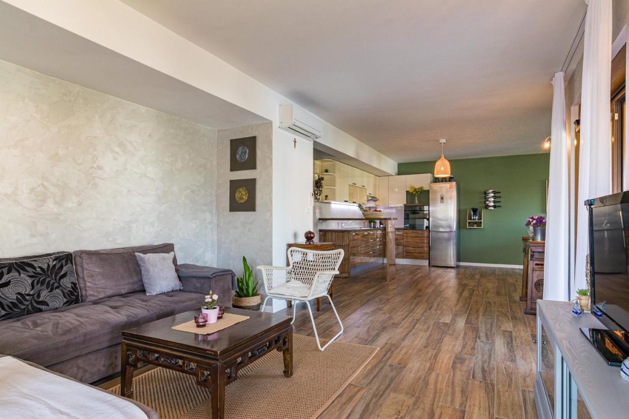 Lovely Istrian Apartment With A Private Swimming Pool And A Charming Garden Banjole Zewnętrze zdjęcie