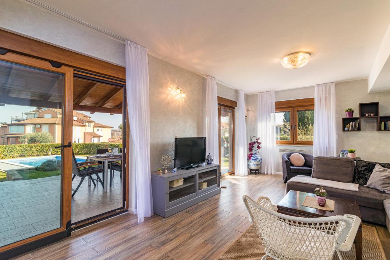 Lovely Istrian Apartment With A Private Swimming Pool And A Charming Garden Banjole Zewnętrze zdjęcie