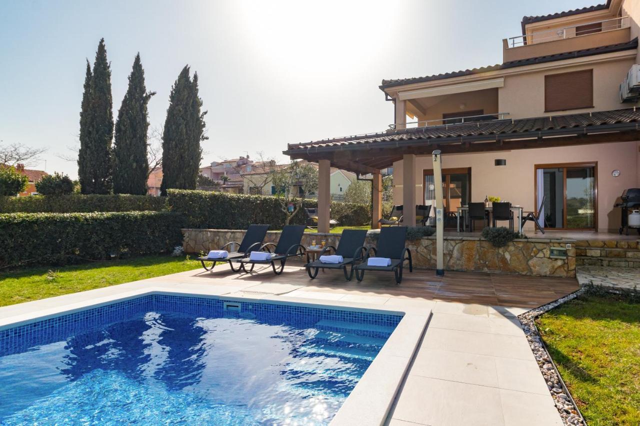 Lovely Istrian Apartment With A Private Swimming Pool And A Charming Garden Banjole Zewnętrze zdjęcie