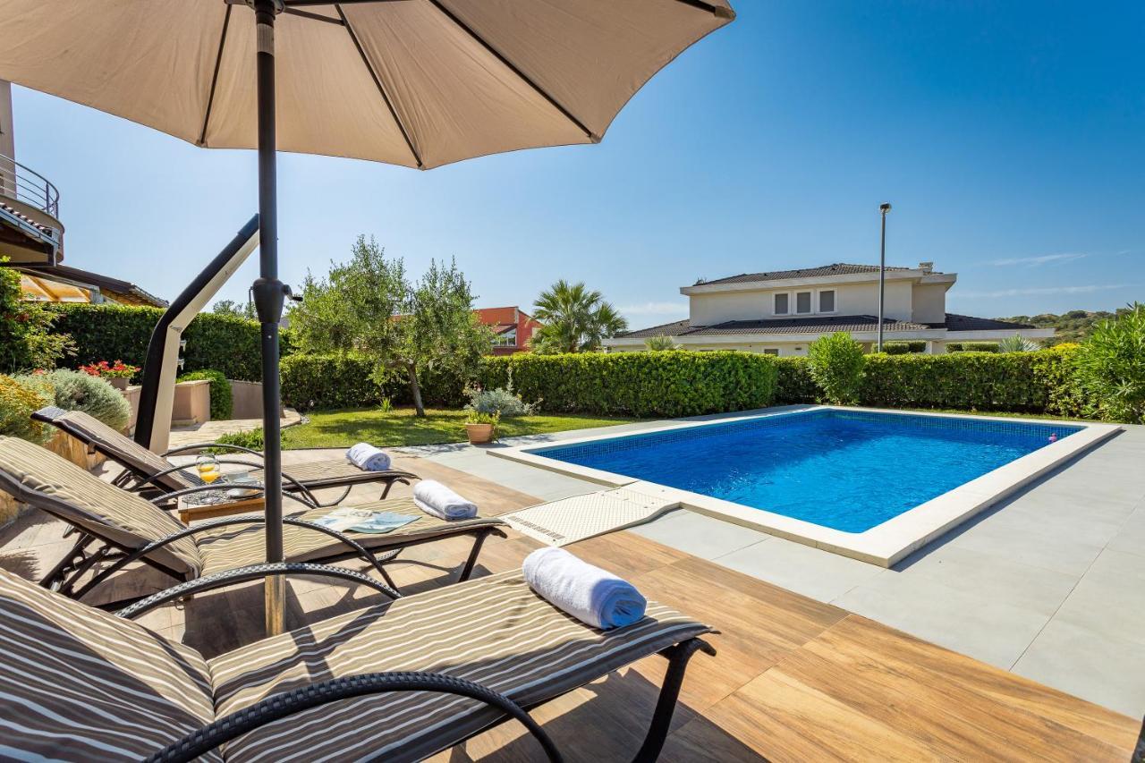 Lovely Istrian Apartment With A Private Swimming Pool And A Charming Garden Banjole Zewnętrze zdjęcie