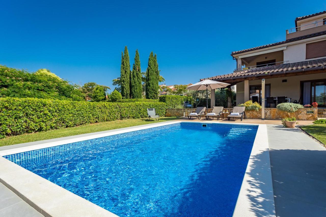 Lovely Istrian Apartment With A Private Swimming Pool And A Charming Garden Banjole Zewnętrze zdjęcie