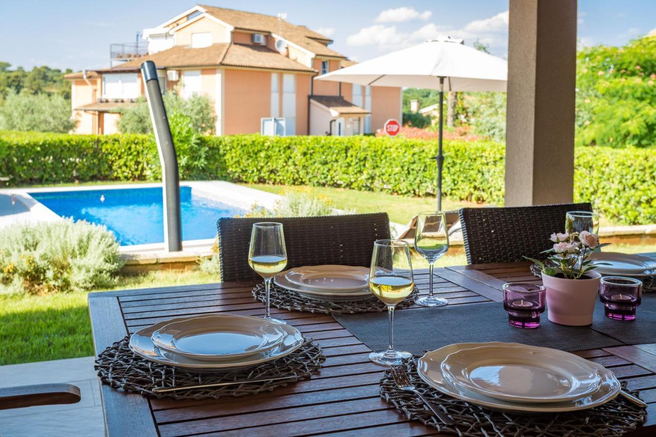 Lovely Istrian Apartment With A Private Swimming Pool And A Charming Garden Banjole Zewnętrze zdjęcie